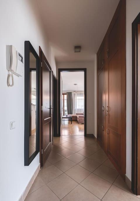 Bright Downtown Balcony Retreat Apartment Budapesta Exterior foto