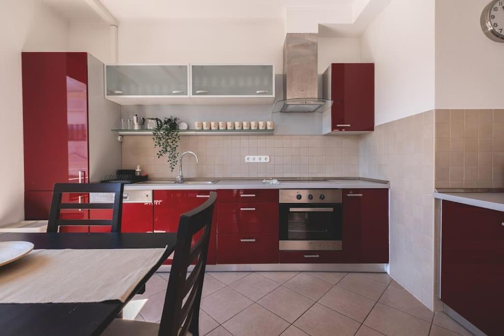 Bright Downtown Balcony Retreat Apartment Budapesta Exterior foto