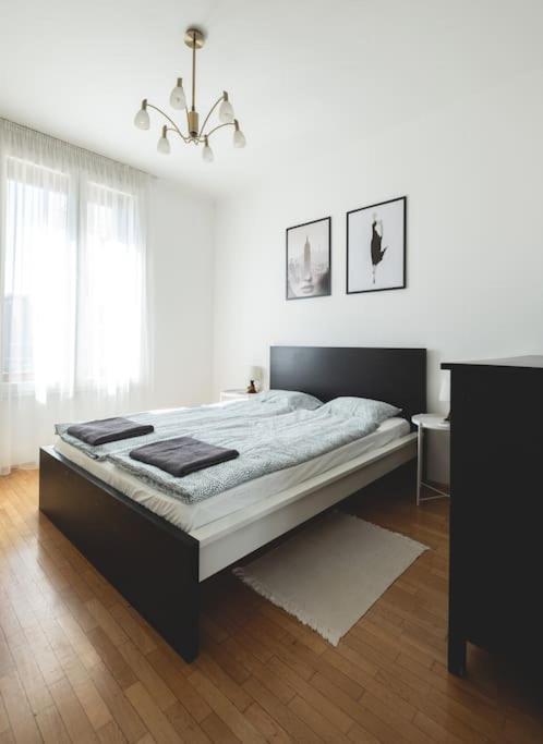 Bright Downtown Balcony Retreat Apartment Budapesta Exterior foto