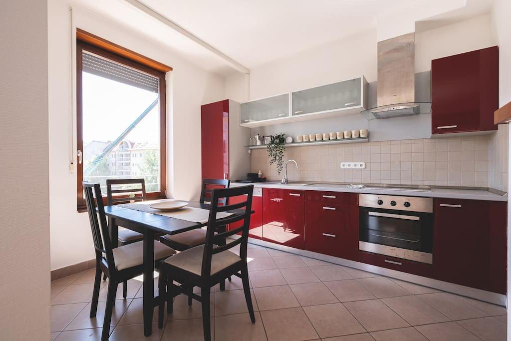 Bright Downtown Balcony Retreat Apartment Budapesta Exterior foto