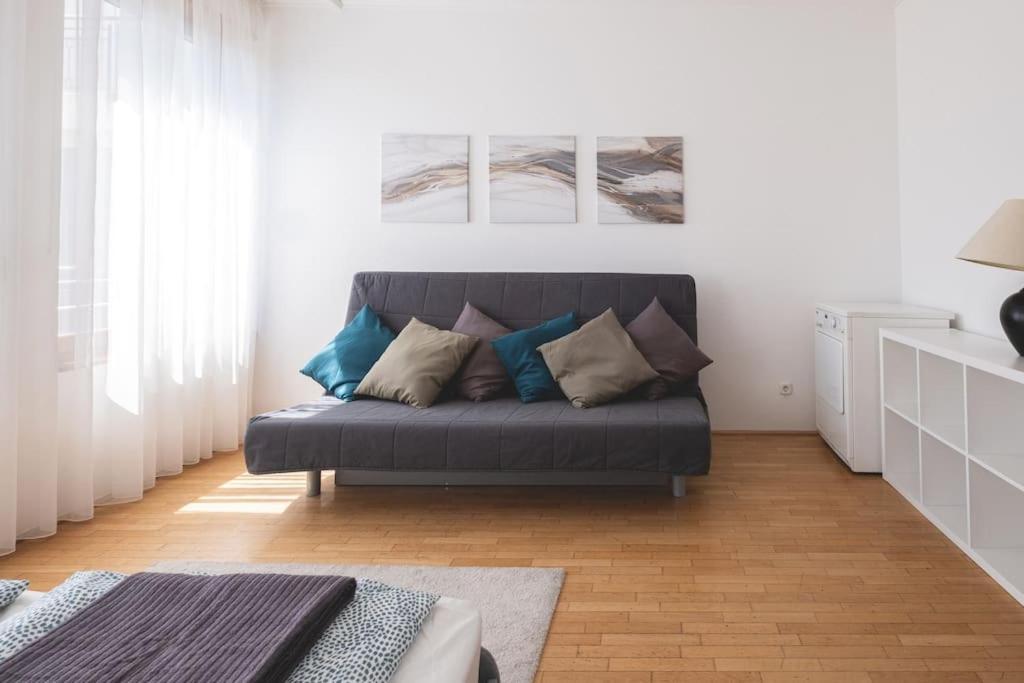 Bright Downtown Balcony Retreat Apartment Budapesta Exterior foto